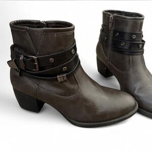 White Mountain Dark Brown Ankle Boots with Studded Straps | fall boots sz 6